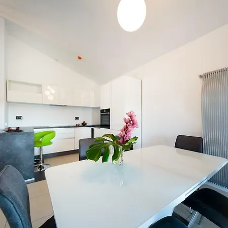 Apartamento Cave Romane *
