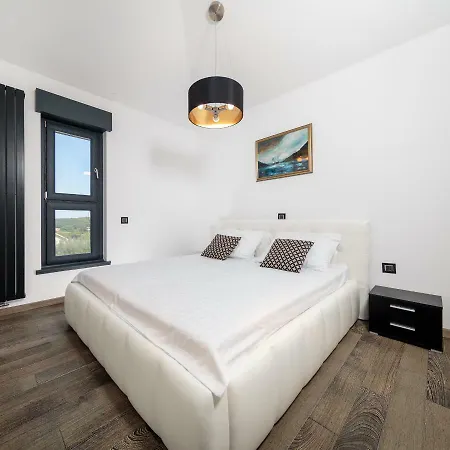Cave Romane Apartment